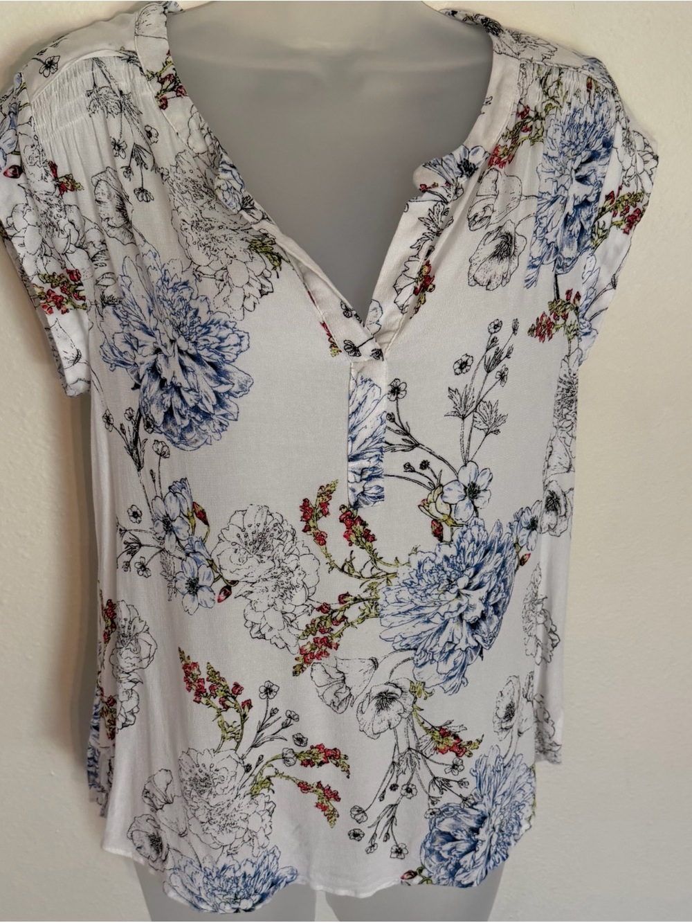 Daniel Rainn White Floral V-Neck Blouse with Blue and Green Accents